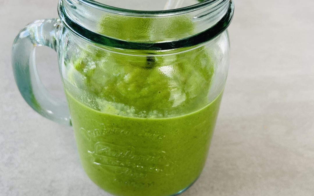 Green smoothie – avocat / épinards / banane / moringa